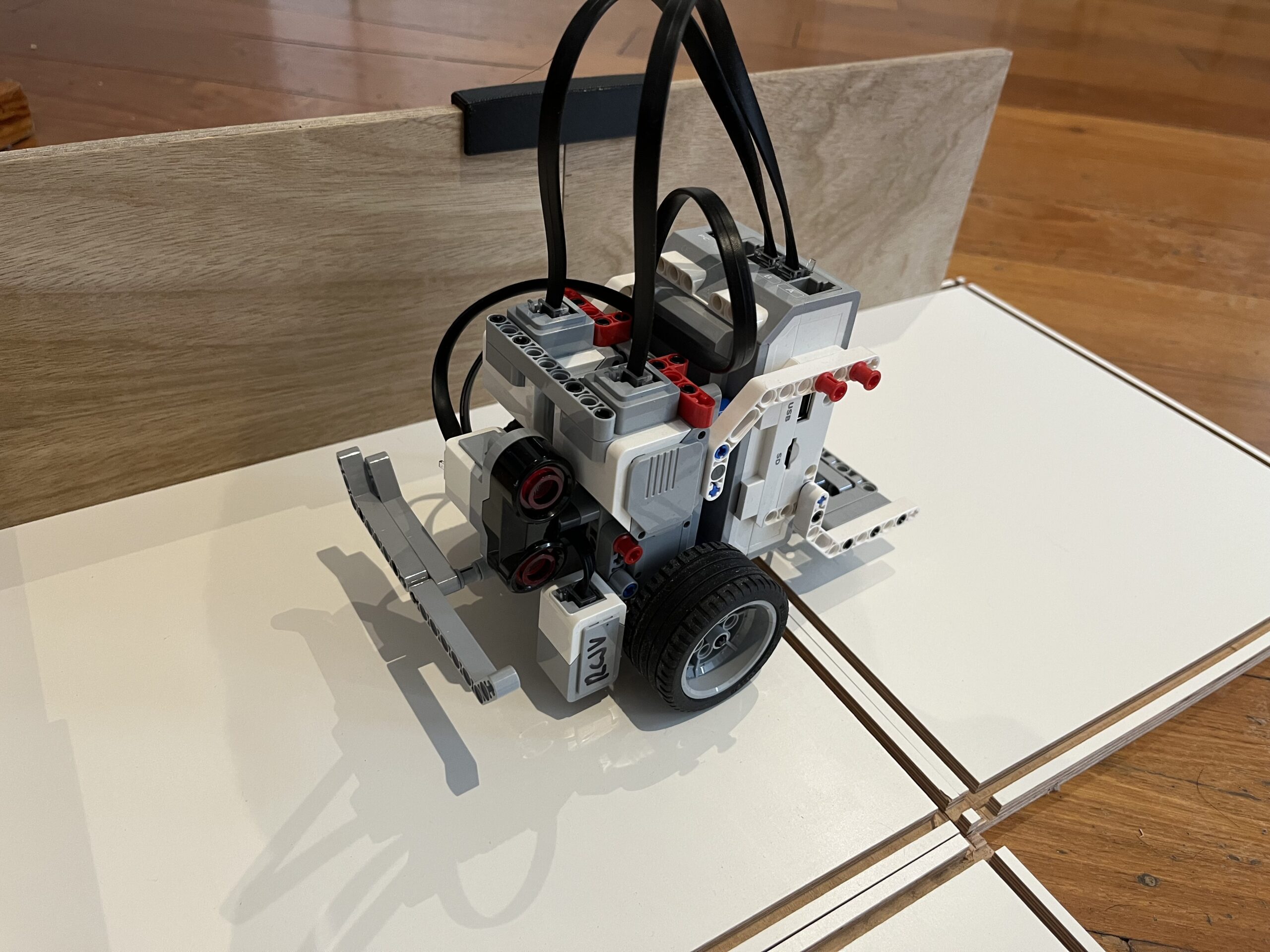 Ev3 build best sale a robot